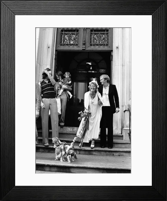Framed Print : Actress Stephanie Beacham marries actor John McEnery at Hampstead Registry Office, London Framed Print : Actress Stephanie Beacham marries actor John McEnery at Hampstead Registry Office, London