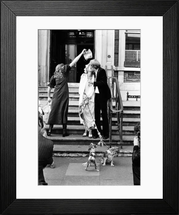 Framed Print : Actress Stephanie Beacham marries actor John McEnery at Hampstead Registry Office, London