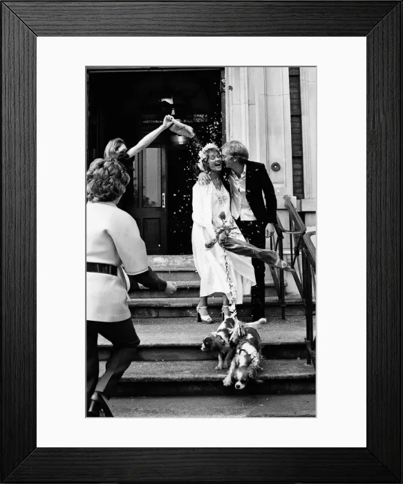 Framed Print : Actress Stephanie Beacham marries actor John McEnery at Hampstead Registry Office, London Framed Print : Actress Stephanie Beacham marries actor John McEnery at Hampstead Registry Office, London