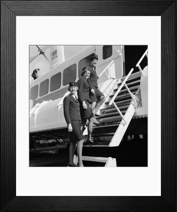 Framed Print : The worlds biggest hovercraft makes it public debut. The SRN 4 on show at Cowes Framed Print : The worlds biggest hovercraft makes it public debut. The SRN 4 on show at Cowes