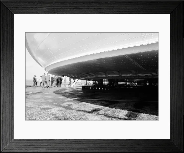 Framed Print : The worlds biggest hovercraft makes it public debut. The SRN 4 on show at Cowes Framed Print : The worlds biggest hovercraft makes it public debut. The SRN 4 on show at Cowes