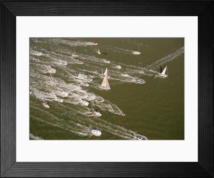 Framed Print : Maiden returns to the UK. 28th May 1990. The first all woman crew to sail Framed Print : Maiden returns to the UK. 28th May 1990. The first all woman crew to sail