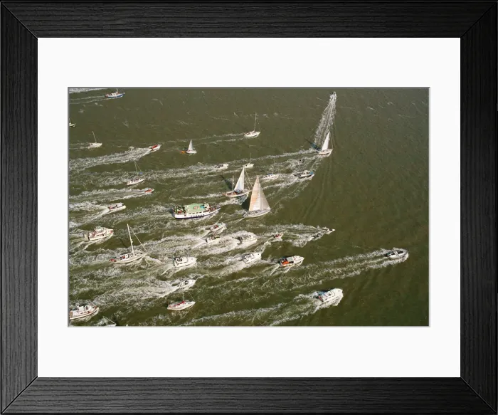 Framed Print : Maiden returns to the UK. 28th May 1990. Maiden is centre with orange