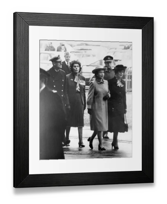 Framed Print : The Queen with prince Philip Margaret Thatcher and Lady Mountbatten at unveiling of Framed Print : The Queen with prince Philip Margaret Thatcher and Lady Mountbatten at unveiling of