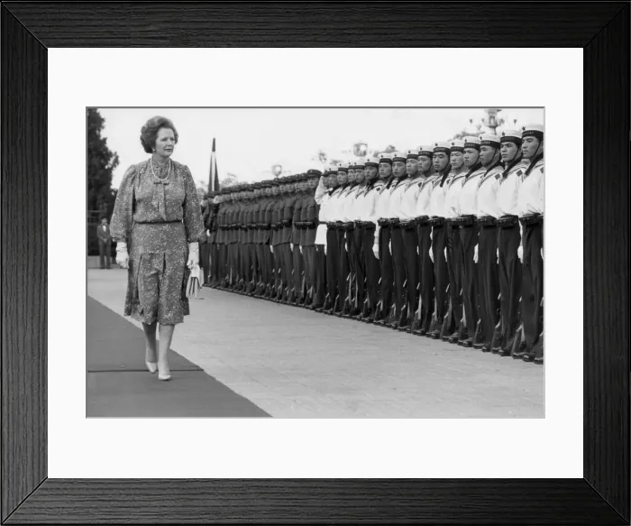 Framed Print : MARGARET THATCHER INSPECTS CHINESE HONOUR GUARD ON ARRIVAL IN BEIJING FOR SINO-BRITISH