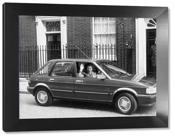 MARGARET THATCHER PROMOTES THE MAESTRO CAR OUTSIDE 10 DOWNING STREET - 1ST MARCH 1983