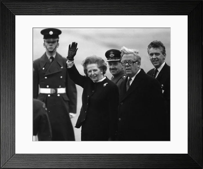 Framed Print : Margaret Thatcher with Geoffrey Howe greeting Mikhail and Raisa Gorbachev at RAF Brize Framed Print : Margaret Thatcher with Geoffrey Howe greeting Mikhail and Raisa Gorbachev at RAF Brize
