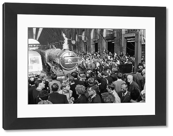 The Flying Scotsman - Trainspotter Special. The Flying Scotsman arrives at