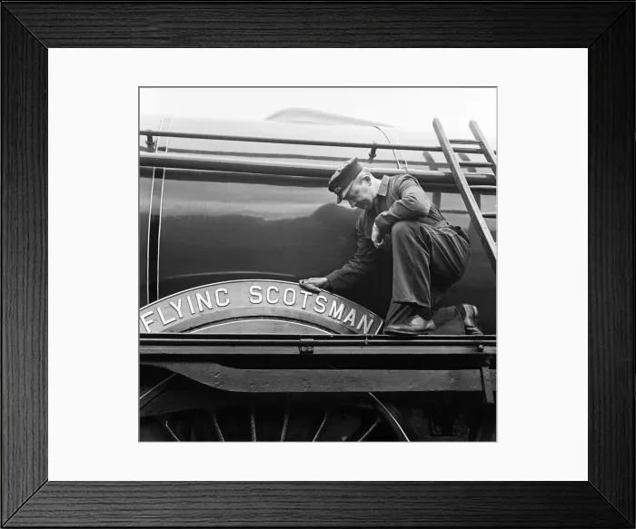 Framed Print : Mr Alan Pegler pictured cleaning The Flying Scotsman Engine name plate and wheel arch Framed Print : Mr Alan Pegler pictured cleaning The Flying Scotsman Engine name plate and wheel arch