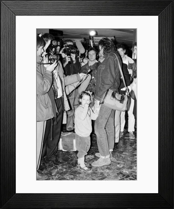 Framed Print : Bob Geldof at LAP with his daughter Fifi Trixibelle. 30th November 1987 Framed Print : Bob Geldof at LAP with his daughter Fifi Trixibelle. 30th November 1987
