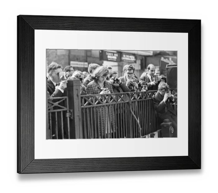 Framed Print : The Flying Scotsman - Trainspotter Special. The Flying Scotsman arrives Framed Print : The Flying Scotsman - Trainspotter Special. The Flying Scotsman arrives