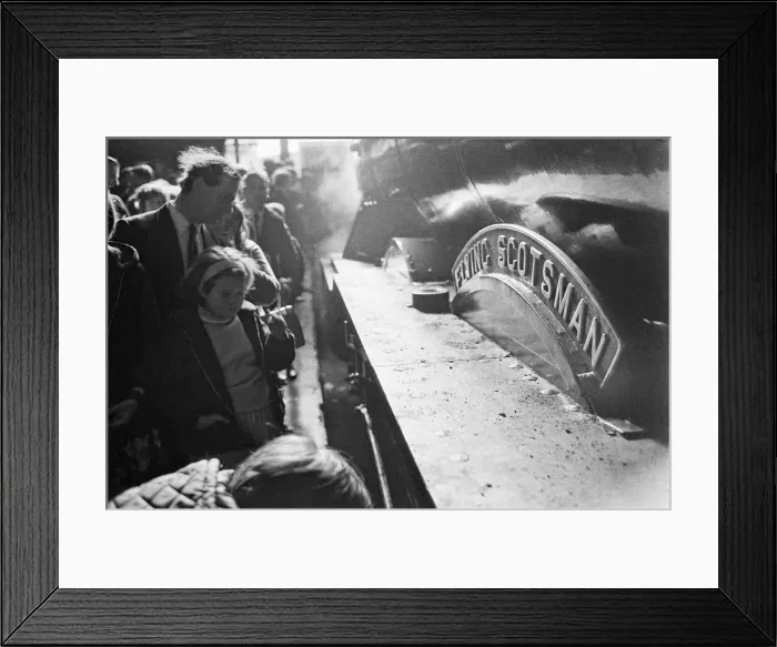 Framed Print : The Flying Scotsman - Trainspotter Special. The Flying Scotsman arrives Framed Print : The Flying Scotsman - Trainspotter Special. The Flying Scotsman arrives