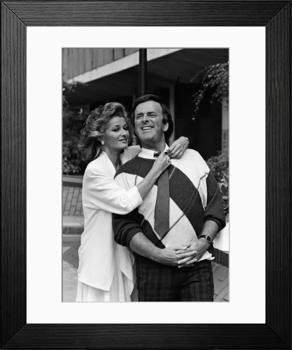 Framed Print : Colbys star Stephanie Beacham is back in Britain on a private visit Framed Print : Colbys star Stephanie Beacham is back in Britain on a private visit