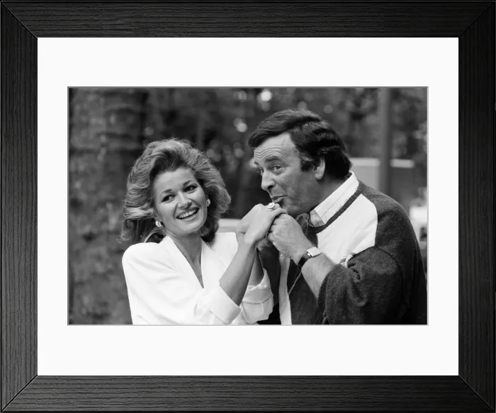 Framed Print : Colbys star Stephanie Beacham is back in Britain on a private visit Framed Print : Colbys star Stephanie Beacham is back in Britain on a private visit