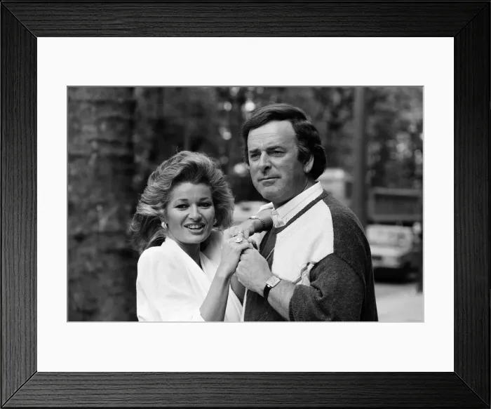 Framed Print : Colbys star Stephanie Beacham is back in Britain on a private visit Framed Print : Colbys star Stephanie Beacham is back in Britain on a private visit