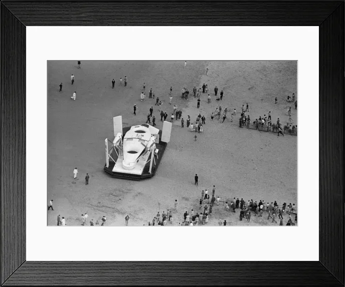Framed Print : The Vickers Hovercraft has a trial run between Moreton, Wallasey, and Rhyl, North Wales