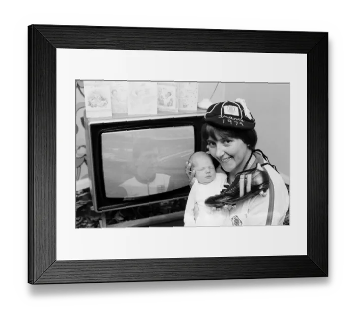 Framed Print : Former England Captain Carol Thomas with her baby. June 1986 Framed Print : Former England Captain Carol Thomas with her baby. June 1986