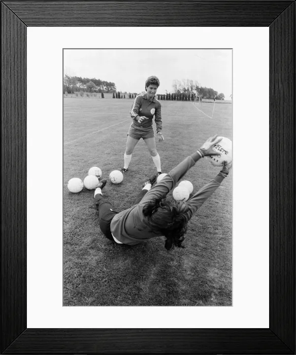 Framed Print : England Womens Football Team, pictured during training session ahead of their Framed Print : England Womens Football Team, pictured during training session ahead of their