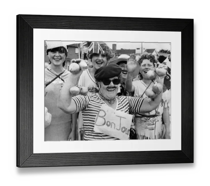 Framed Print : Ely Festival 84, carnival day and carnival parade from Heol Trelai to Grande Avenue
