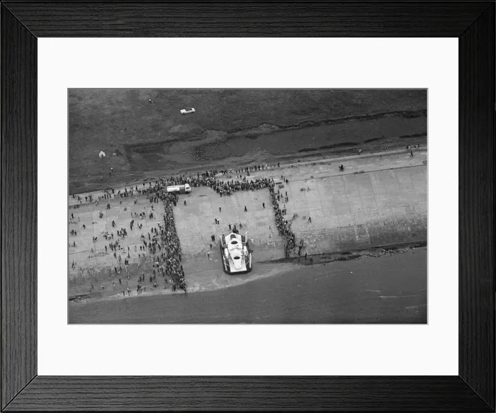 Framed Print : The Vickers Hovercraft has a trial run between Moreton, Wallasey, and Rhyl, North Wales