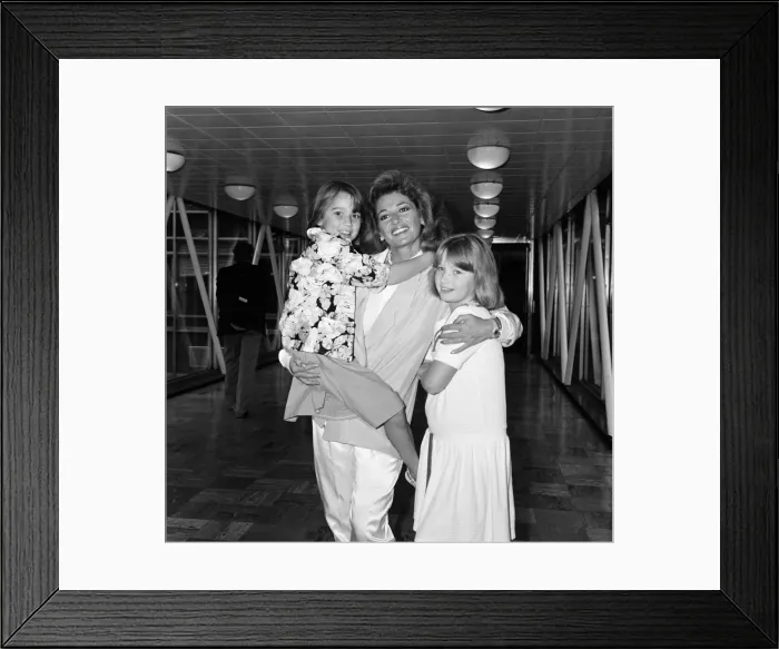 Framed Print : Actress Stephanie Beacham at LAP with her daughters Phoebe and Chloe. 4th May 1985 Framed Print : Actress Stephanie Beacham at LAP with her daughters Phoebe and Chloe. 4th May 1985
