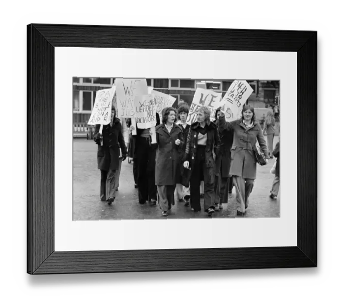 Framed Print : Female football player, Edna Neillis, leads a protest march through Glasgow protesting