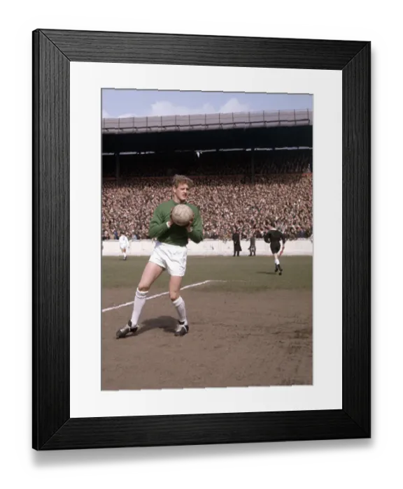 Framed Print : English League Division One match at Elland Road Leeds United 0 v Manchester United Framed Print : English League Division One match at Elland Road Leeds United 0 v Manchester United