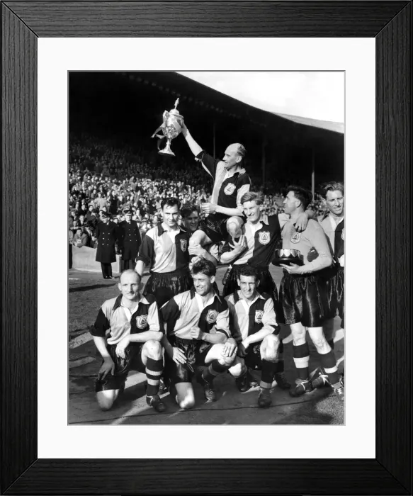 Framed Print : Bishop Auckland 2-0 Hendon, FA Amatuer Cup final at Wembley Stadium Framed Print : Bishop Auckland 2-0 Hendon, FA Amatuer Cup final at Wembley Stadium