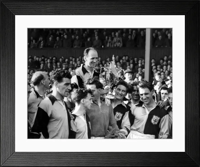Framed Print : FA Amatuer Cup final at Wembley Stadium Bishop Auckland v Hendon Bishop Framed Print : FA Amatuer Cup final at Wembley Stadium Bishop Auckland v Hendon Bishop