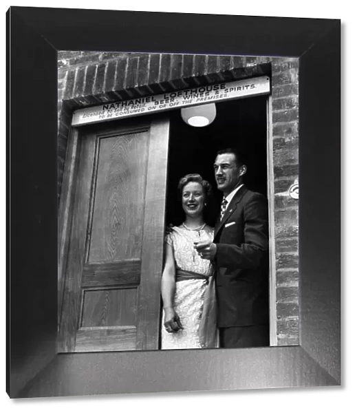 Nat Lofthouse opens Bolton Public House. May 1957 P007181