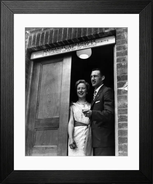 Framed Print : Nat Lofthouse opens Bolton Public House. May 1957 P007181 Framed Print : Nat Lofthouse opens Bolton Public House. May 1957 P007181