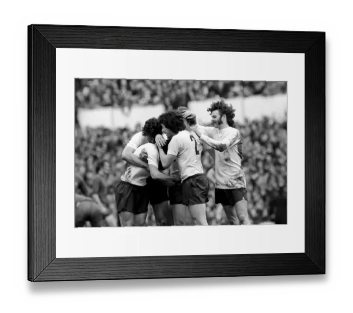 Framed Print : English League Division One match at White Hart Lane. Tottenham Hotspur 2 v Chelsea 0 Framed Print : English League Division One match at White Hart Lane. Tottenham Hotspur 2 v Chelsea 0