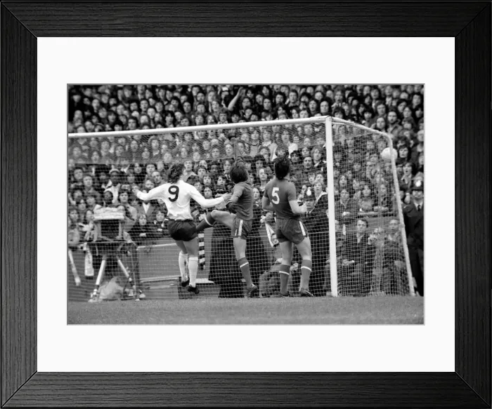 Framed Print : English League Division One match at White Hart Lane. Tottenham Hotspur 2 v Chelsea 0