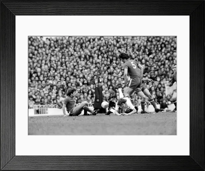 Framed Print : English League Division One match at White Hart Lane. Tottenham Hotspur 2 v Chelsea 0