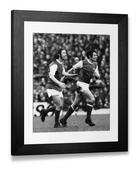 Framed Print : Charlie George and Captain Frank McLintock of Arsenal. April 1971 P006192 Framed Print : Charlie George and Captain Frank McLintock of Arsenal. April 1971 P006192