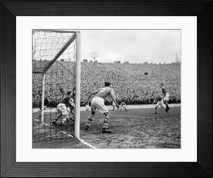 Framed Print : Charlton v Manchester United at the valley. OPS Charlton defence goalkeeper Bartram Framed Print : Charlton v Manchester United at the valley. OPS Charlton defence goalkeeper Bartram