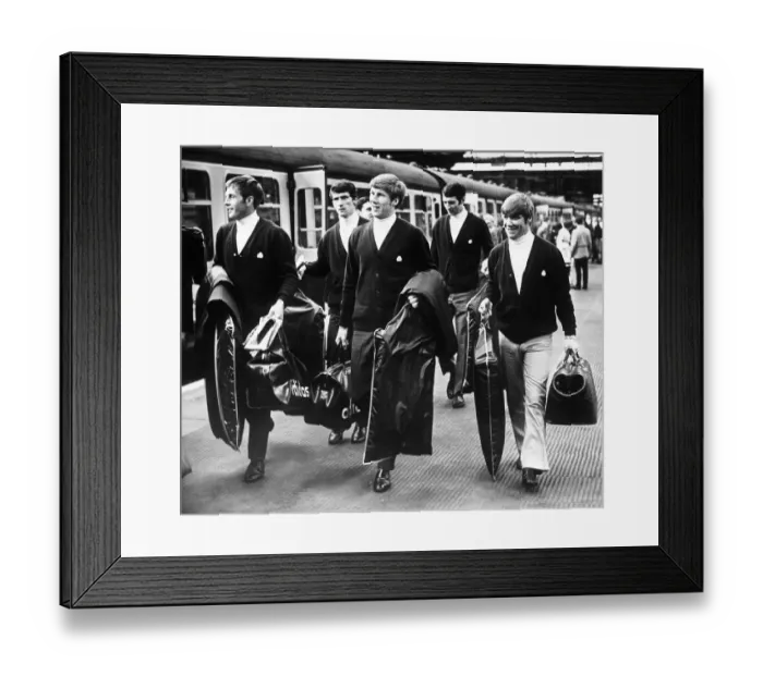 Framed Print : Manchester City players about to board the train at Picadilly station on their way to