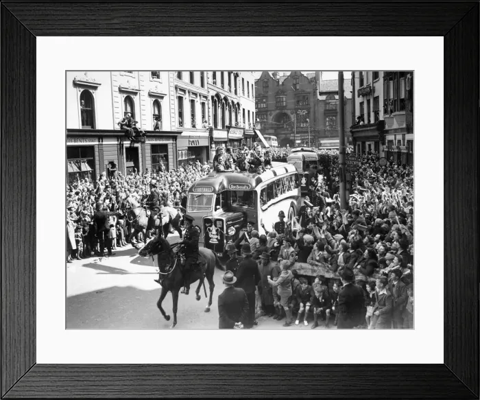 Framed Print : Wolverhampton Wanderers players show the FA Cup trophy to their fans from atop an open
