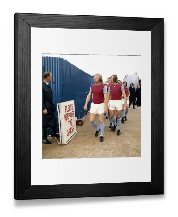 Framed Print : english League Division One match at Stamford Bridge Chelsea 1 v West Ham United 3 Framed Print : english League Division One match at Stamford Bridge Chelsea 1 v West Ham United 3