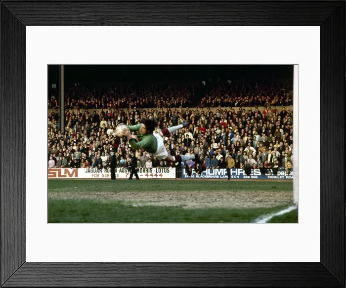 Framed Print : English League Division One match at Selhurst Park Crystal Palace 0 v Wolverhampton Framed Print : English League Division One match at Selhurst Park Crystal Palace 0 v Wolverhampton