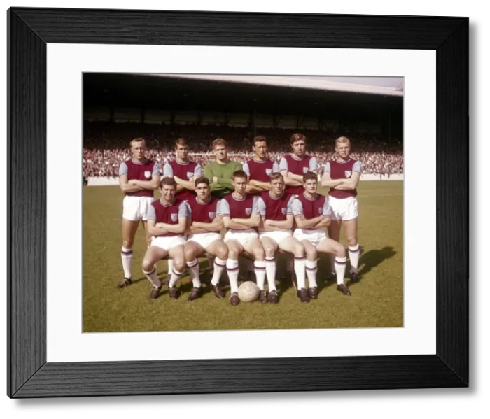 Framed Print : West Ham United pose for a team group at Upton Park before the league division one match Framed Print : West Ham United pose for a team group at Upton Park before the league division one match