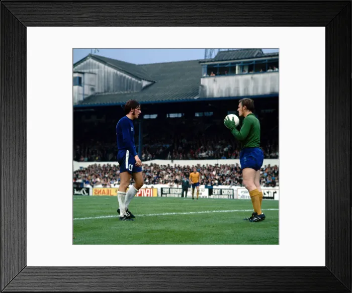 Framed Print : Charity Shield match Chelsea 1 v Everton 2 Everton goalkeeper Gordon West Framed Print : Charity Shield match Chelsea 1 v Everton 2 Everton goalkeeper Gordon West