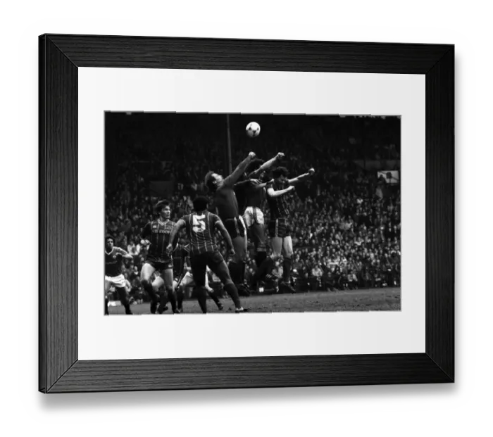 Framed Print : Manchester United v. Leicester City. March 1984 MF14-20-082 The final score was a