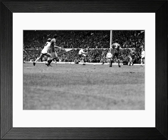 Framed Print : Liverpool v. Tottenham Hotspur. March 1984 MF14-19-012 The final score was a three Framed Print : Liverpool v. Tottenham Hotspur. March 1984 MF14-19-012 The final score was a three