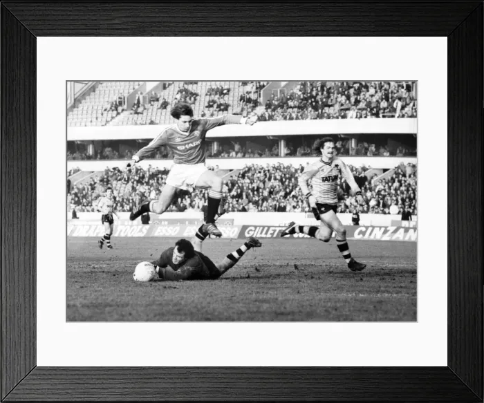 Framed Print : Wolverhampton Wanderers v. Manchester United. Feburary 1984 MF14-12-036 The final score Framed Print : Wolverhampton Wanderers v. Manchester United. Feburary 1984 MF14-12-036 The final score