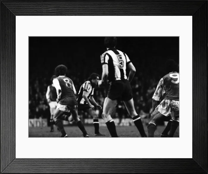 Framed Print : Arsenal v. West Bromwich Albion. November 1980 LF05-15-037 The final score was a two all Framed Print : Arsenal v. West Bromwich Albion. November 1980 LF05-15-037 The final score was a two all