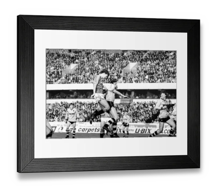 Framed Print : Wolverhampton Wanderers v. Manchester United. Feburary 1984 MF14-12-013 The final score