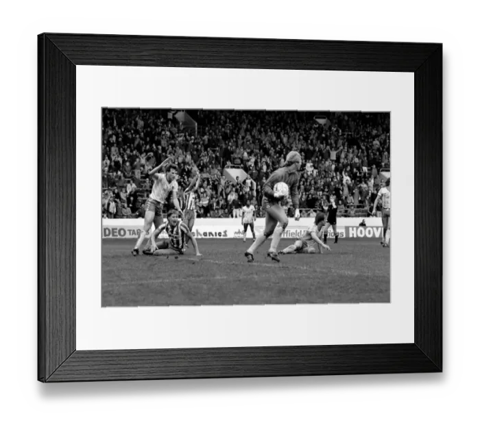Framed Print : Sheffield Wednesday 1 v. Norwich 2. November 1984 MF18-10-019