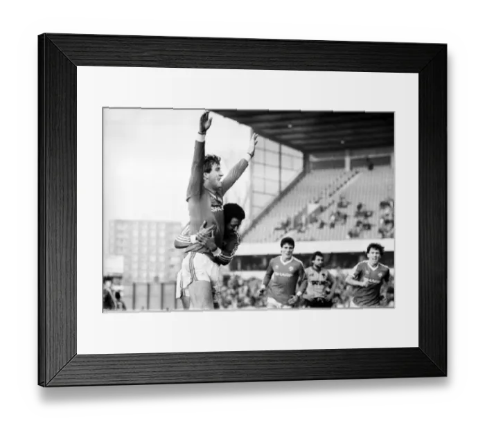 Framed Print : Wolverhampton Wanderers v. Manchester United. Feburary 1984 MF14-12-001 The final score Framed Print : Wolverhampton Wanderers v. Manchester United. Feburary 1984 MF14-12-001 The final score