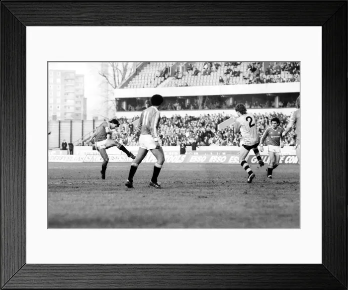 Framed Print : Wolverhampton Wanderers v. Manchester United. Feburary 1984 MF14-12-031 The final score Framed Print : Wolverhampton Wanderers v. Manchester United. Feburary 1984 MF14-12-031 The final score